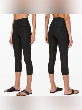 Lululemon Align Crop 21” Stride Emboss Black Size 2